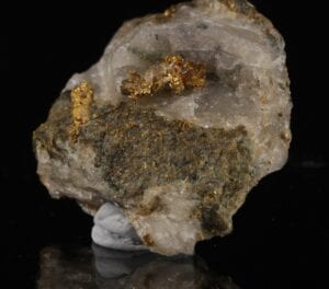 gold-quartz-412066554