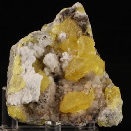sulphur-aragonite-2100965829