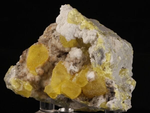 sulphur-aragonite-546633513