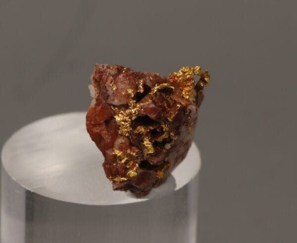 gold-brecciated-quartz-442360646