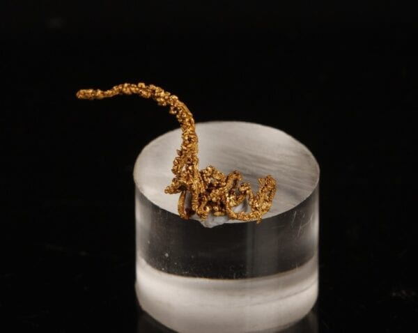 crystallized-gold-wire-1800169784