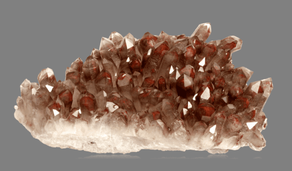 hematite-included-quartz-418659914